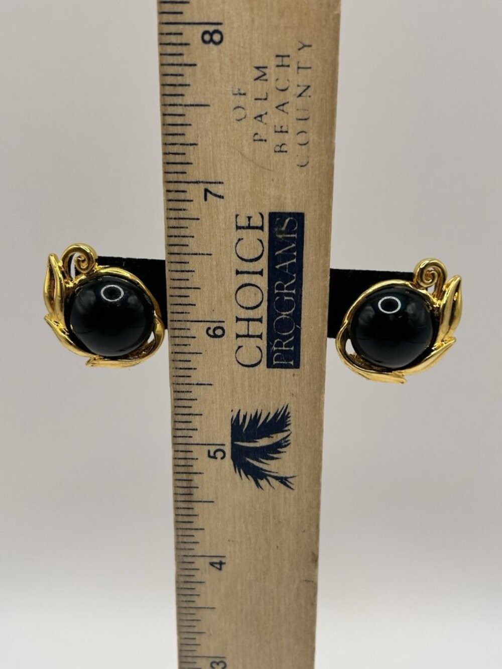Vintage Trifari Black Cabochon Gold Tone Leaf Clip On Earrings Christmas Gift - Picture 4 of 12